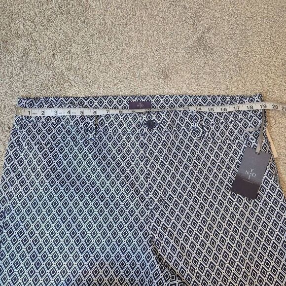 NYDJ Pants Womens Size 16 Blue White Diamond Pattern Cropped - Picture 4 of 7
